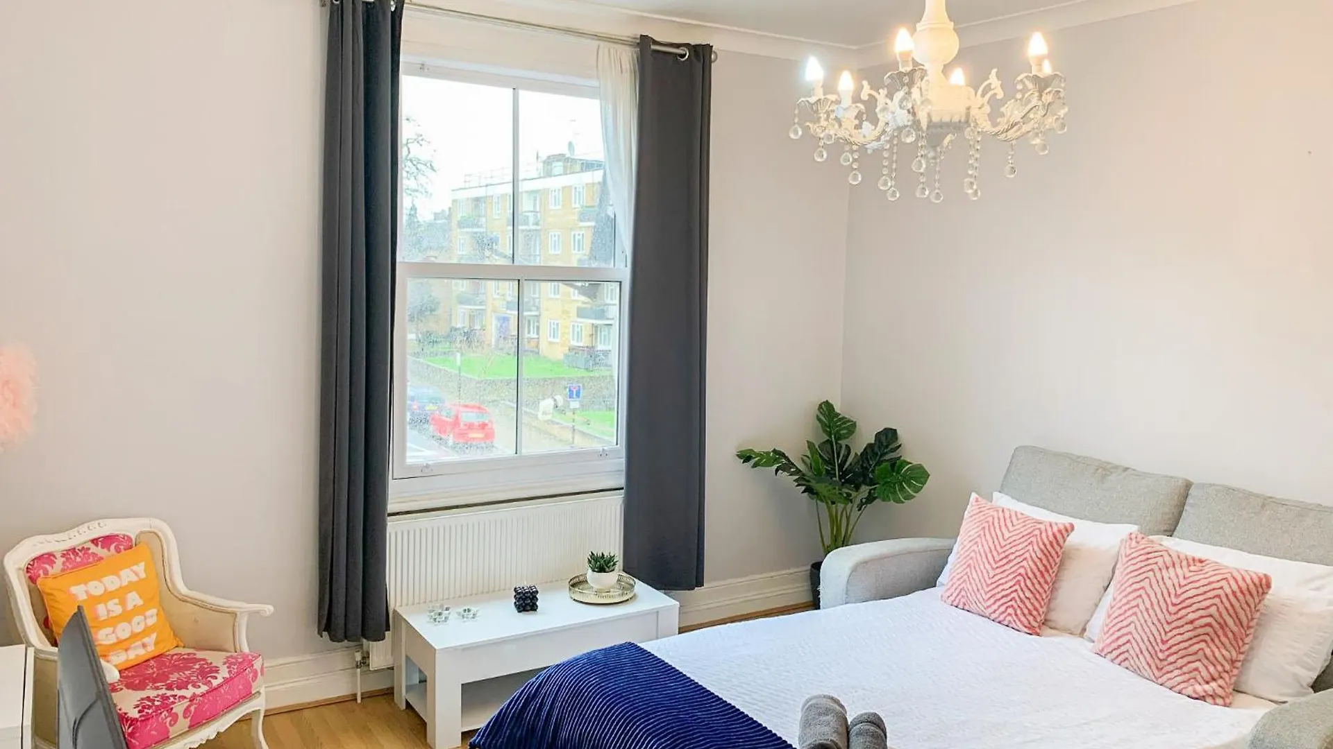 Enticing 2 Bedroom Flat With Mini-Garden In Hackney, Lower Clapton London Apartment