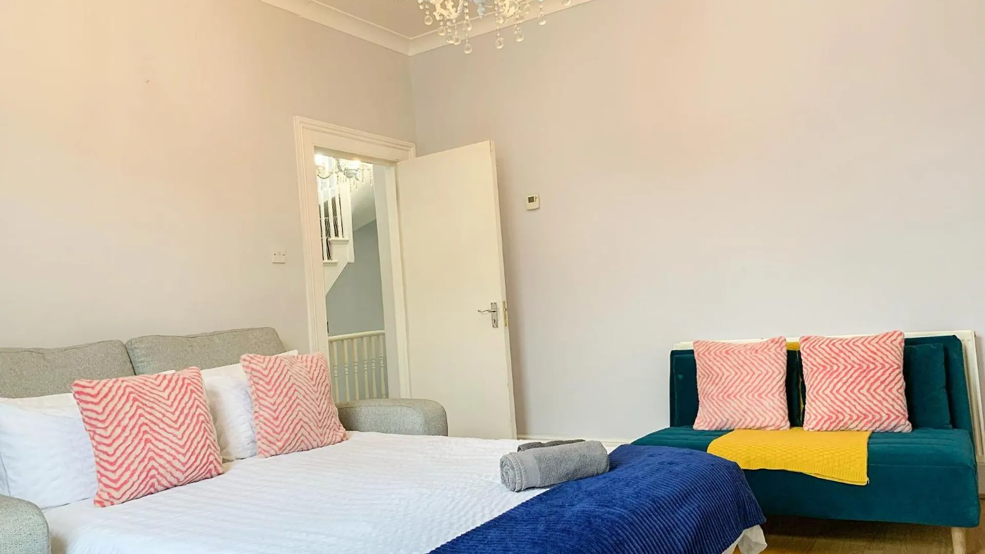 Enticing 2 Bedroom Flat With Mini-Garden In Hackney, Lower Clapton London 0*,  United Kingdom