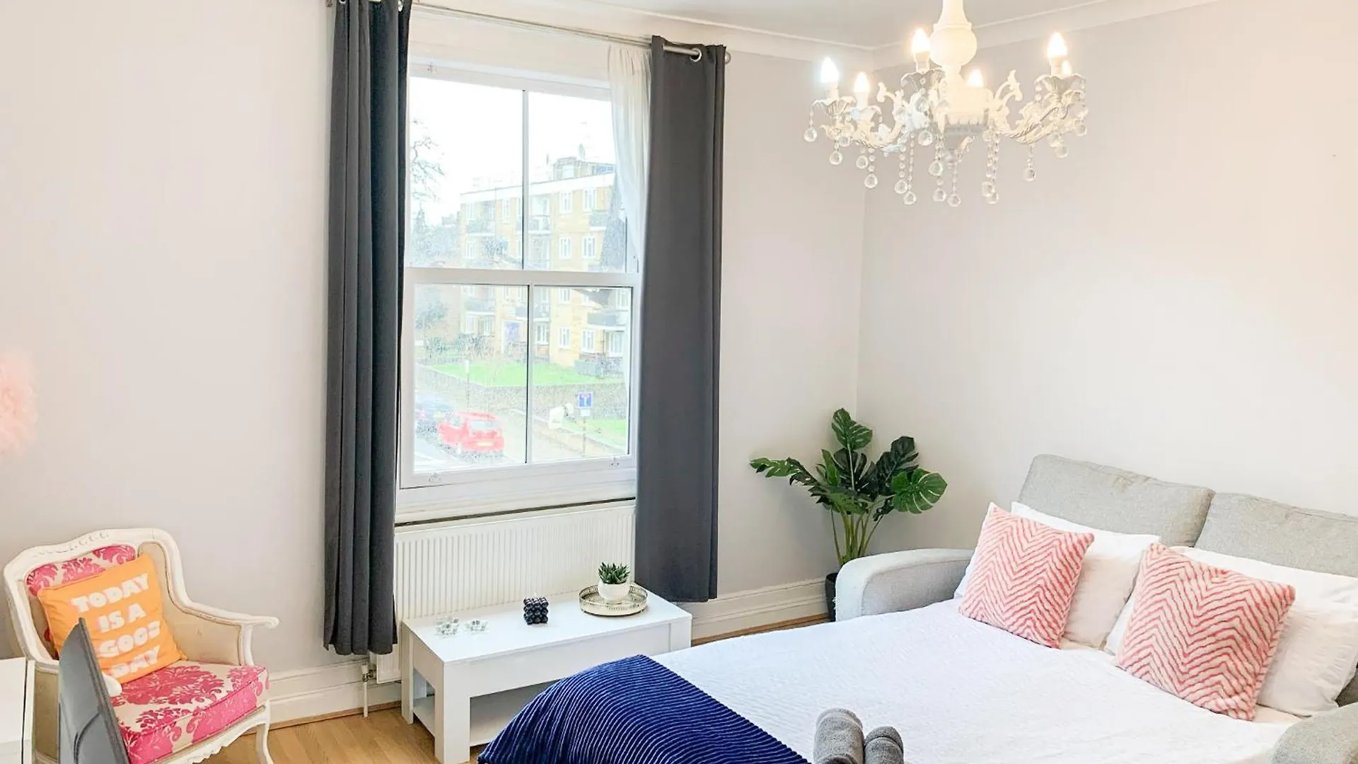 Enticing 2 Bedroom Flat With Mini-Garden In Hackney, Lower Clapton London Apartment