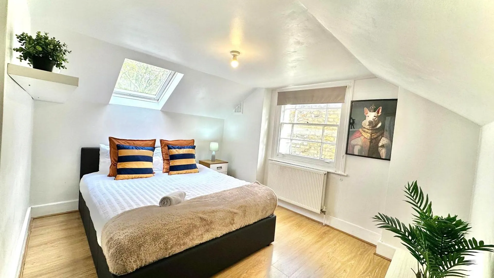 Enticing 2 Bedroom Flat With Mini-Garden In Hackney, Lower Clapton London Apartment