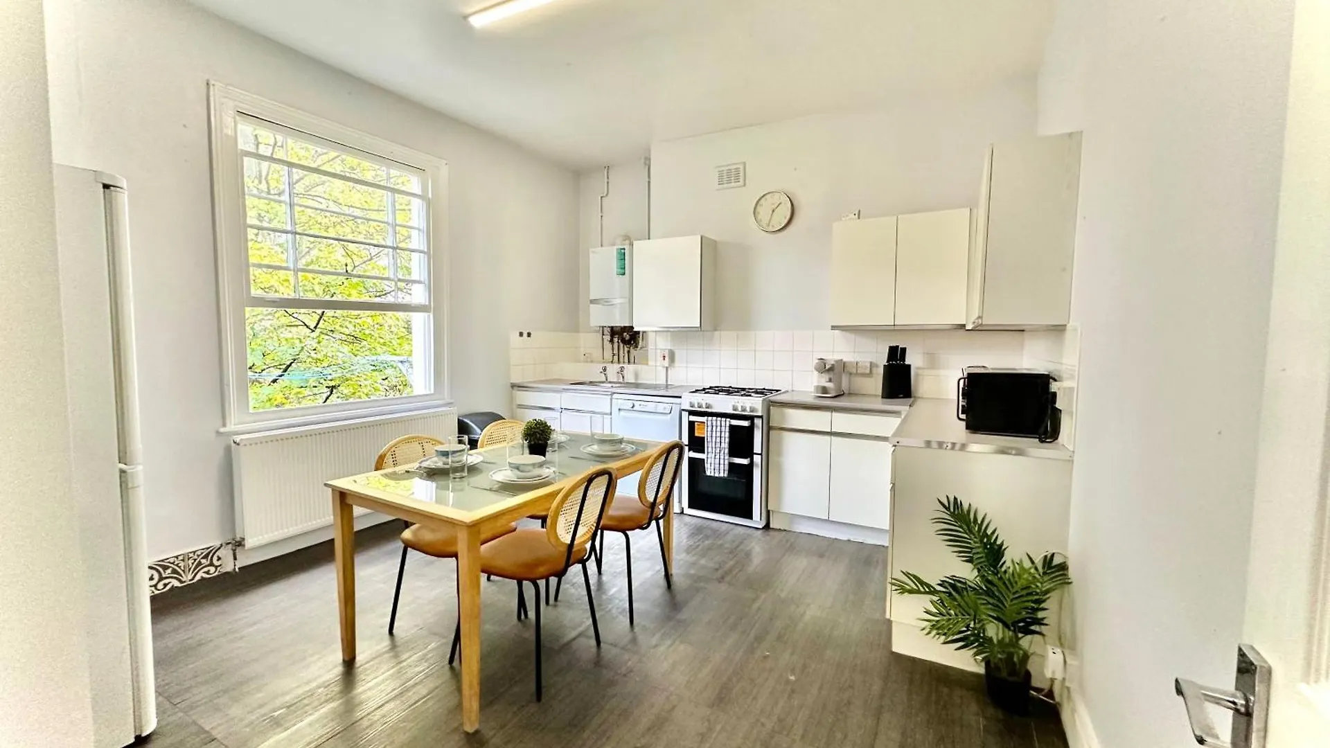 Apartment Enticing 2 Bedroom Flat With Mini-Garden In Hackney, Lower Clapton London