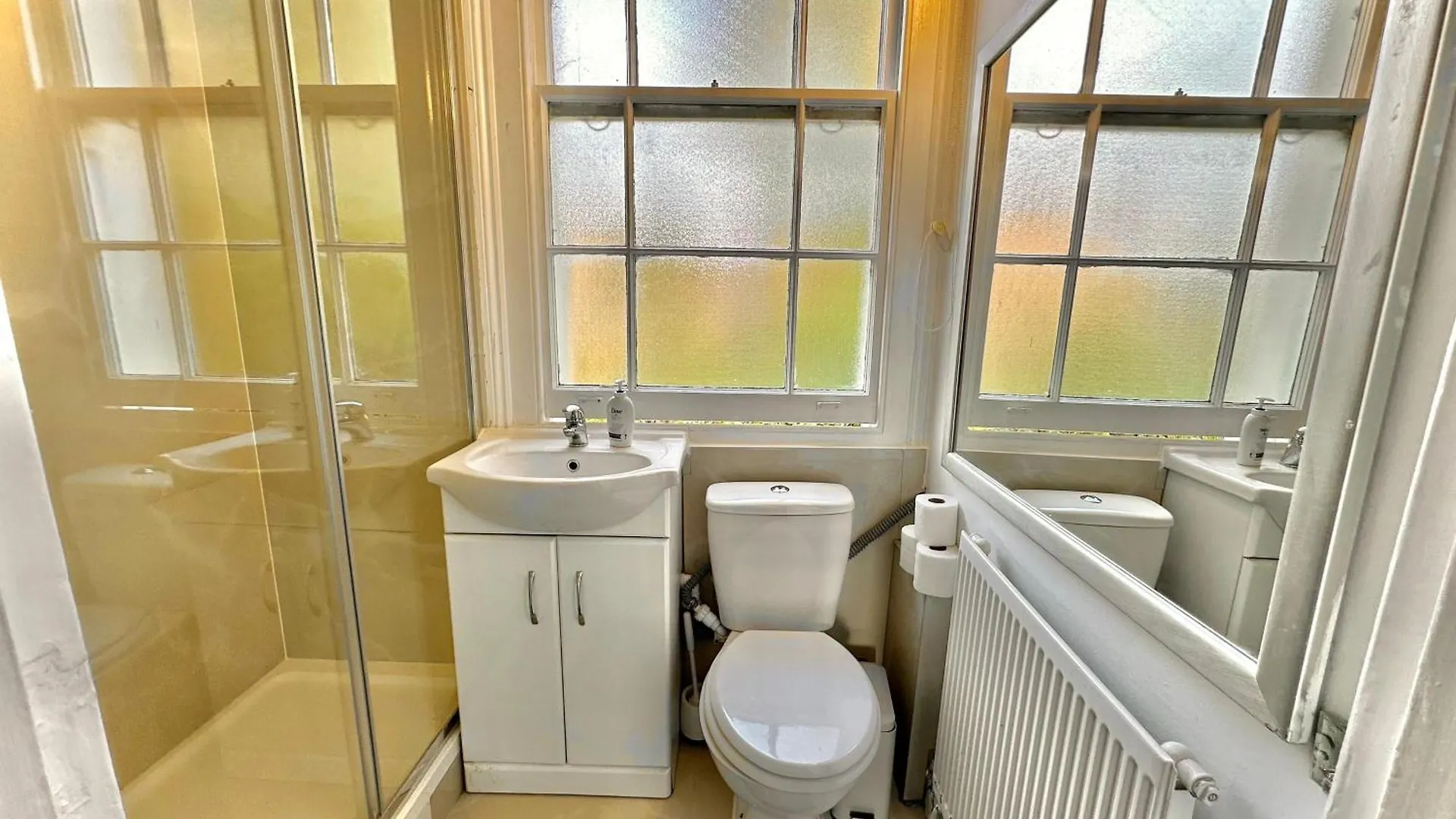 Apartment Enticing 2 Bedroom Flat With Mini-Garden In Hackney, Lower Clapton London